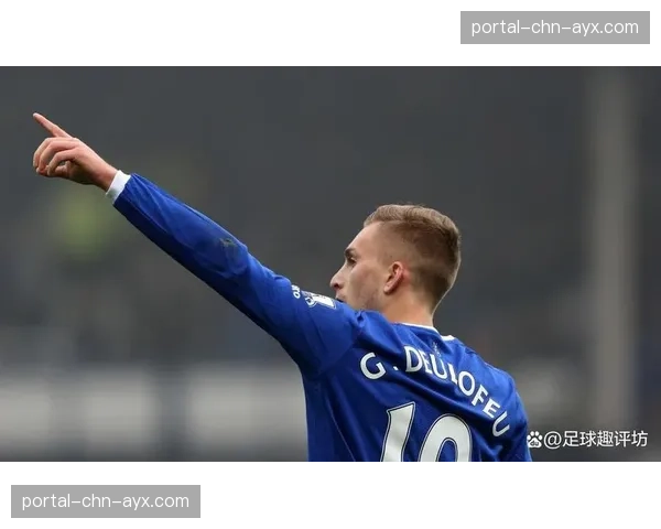 特写:绝杀后冲向角旗区,乌迪内斯老将德乌洛费乌跪地长啸 特写:绝杀后冲向角旗区,乌迪内斯老将德乌洛费乌跪地长啸